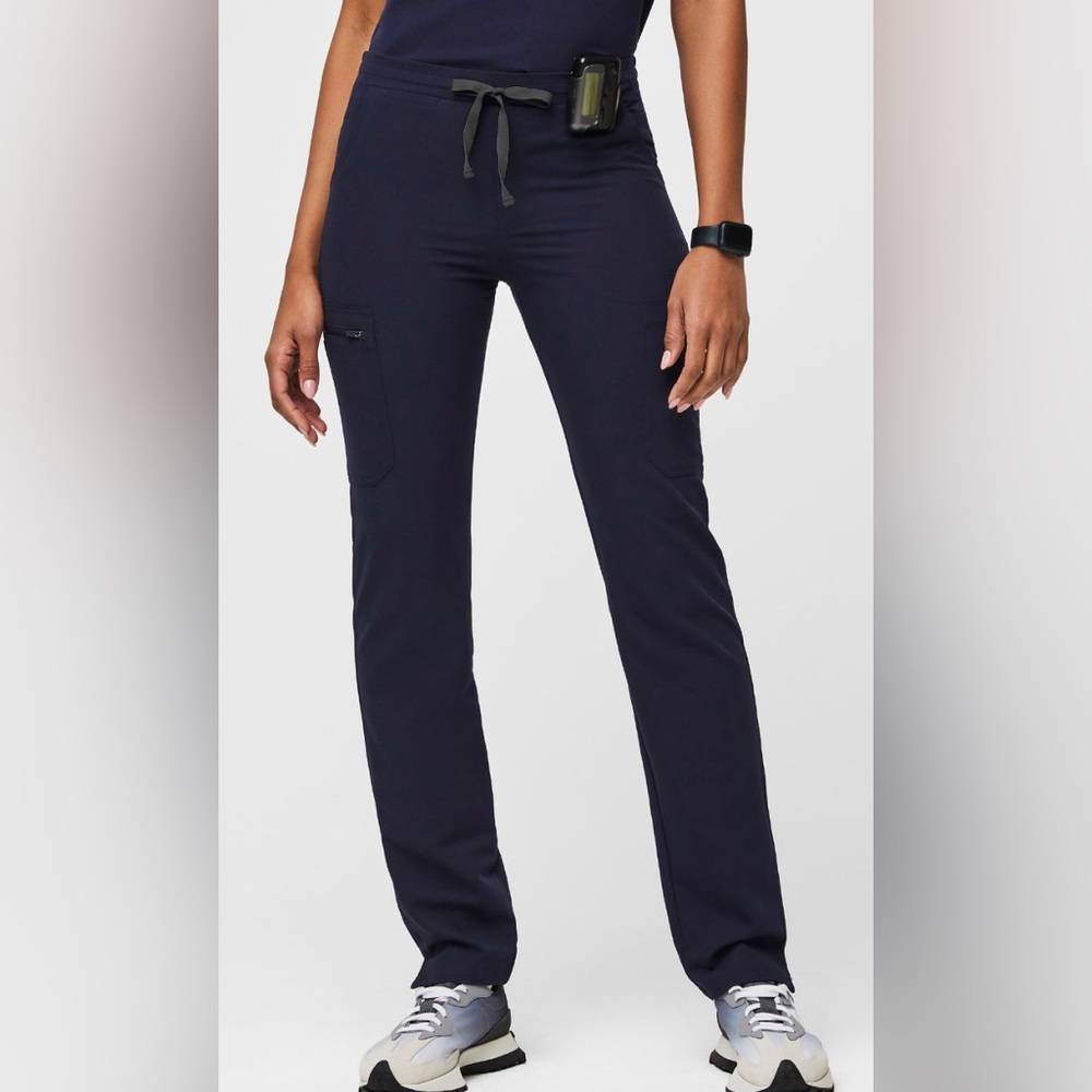 Figs - Women’s Yola Petite Skinny Scrub Pants - medium petite